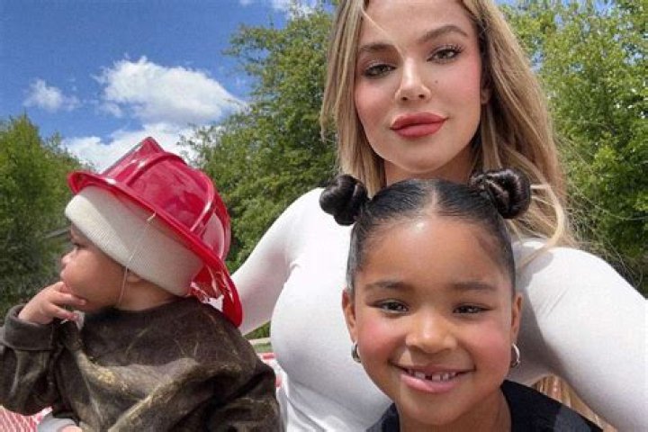 Khloe Kardashian & Daughter True, 4, Cuddle In Bed: Watch Cute Video