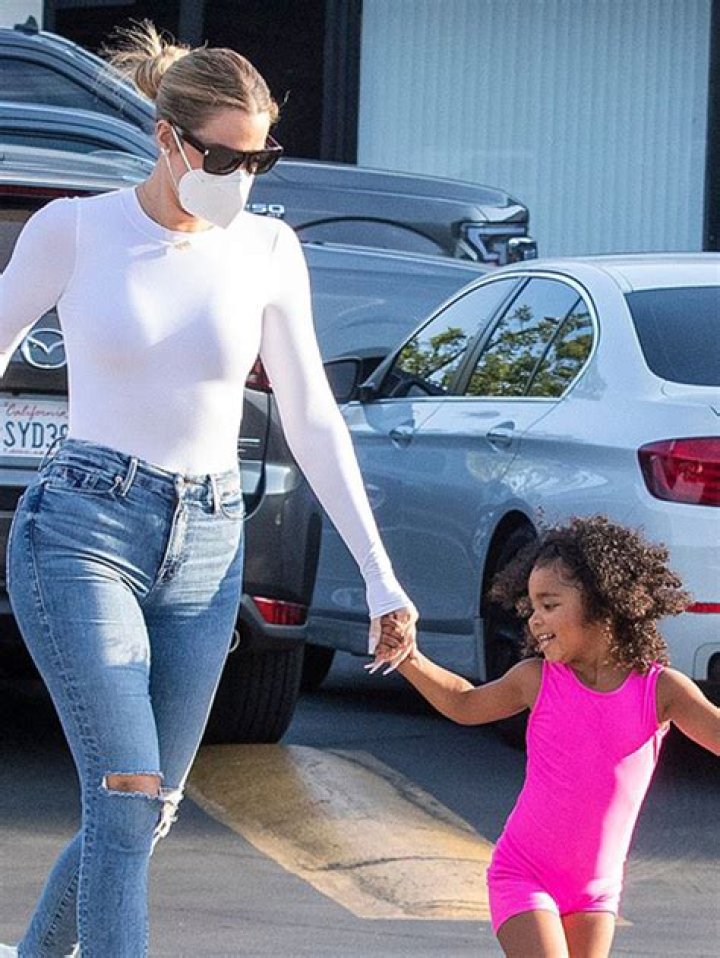 Khloe Kardashian Reveals How She Changed True’s Diaper With Long Nails – Hollywood Life
