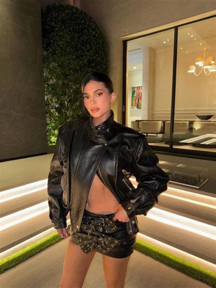Kim Zolciak Slays In Sexy Cutout Top & Leather Pants For Night Out: Photo