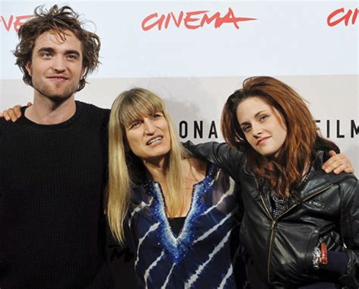 Kristen Stewart ‘Crashed’ Ex Robert Pattinson’s Birthday Party – Hollywood Life