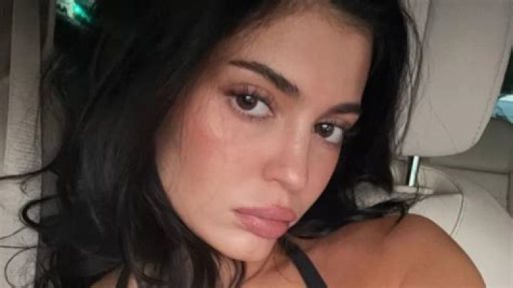 Kylie Jenner Posts Sexy Shower Video and Feels ‘Iconic’: Watch – Hollywood Life