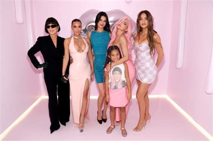 Kylie Jenner Shows Weight Loss After Pregnancy: Video – Hollywood Life