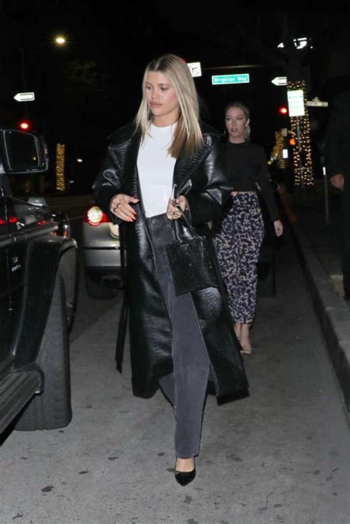 Leather Jacket Trend: Gigi Hadid & More Wearing Coats: Photos – Hollywood Life