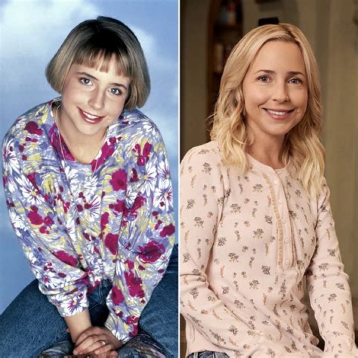 Lecy Goranson Teases Becky’s Excursion To Mexico With Jackie & The Baby In ‘The Conners’ Season 2 Finale