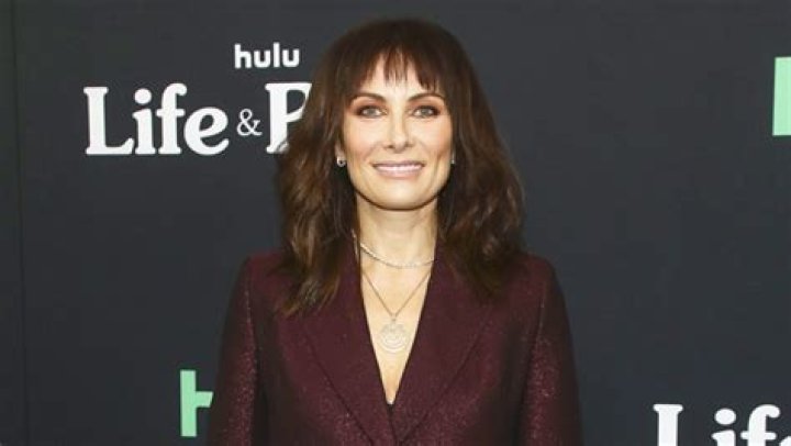 ‘Life & Beth’ Star Laura Benanti On The Complexities Of Being A Mother – Hollywood Life