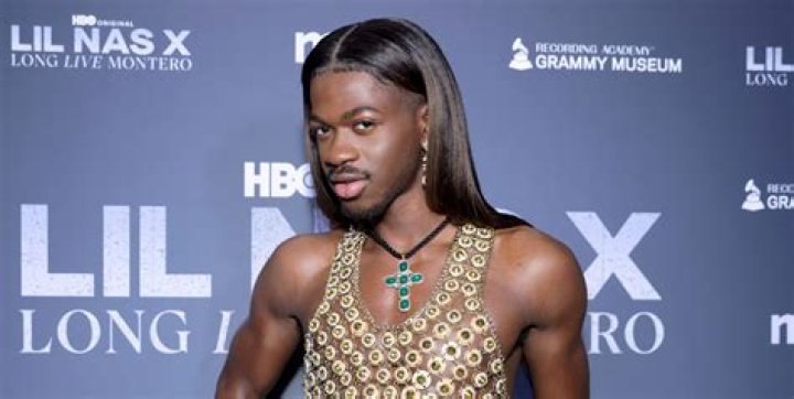Lil Nas X’s ‘Sun Goes Down’ Video Accompanies New Song – Hollywood Life