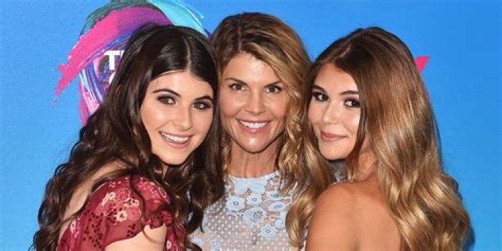 Lori Loughlin ‘Leaning On Her Family’ & ‘Trying’ To Lay Low As Prison Sentence Nears