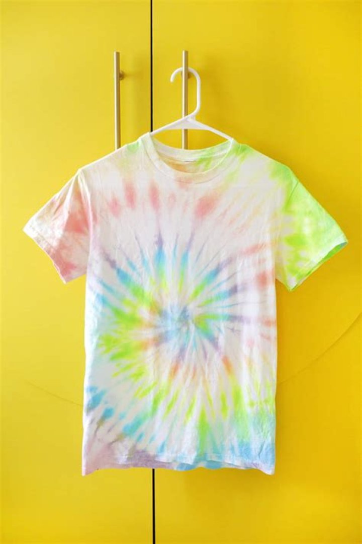 Makes Fashion Week Debut In Yellow Tie-Dye Shirt – Hollywood Life