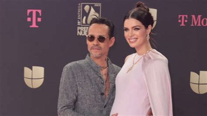 Marc Anthony Holds Wife Nadia Ferreira’s Baby Bump On Red Carpet – Hollywood Life