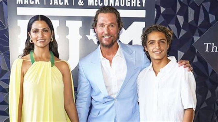 Matthew McConaughey’s Son Levi Sings to Travis Scott’s Song in Video – Hollywood Life