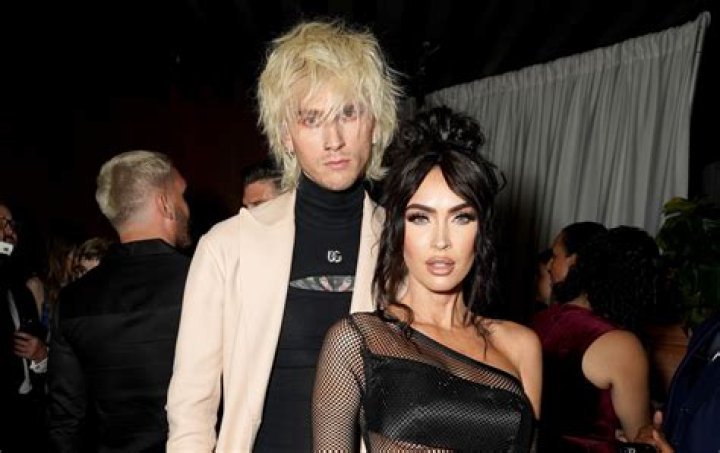 Megan Fox & Machine Gun Kelly ‘Kissed & Held Hands’ During Date – Hollywood Life