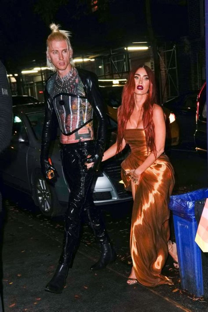 Megan Fox Rocks Corset Top With Machine Gun Kelly At Six Flags – Hollywood Life
