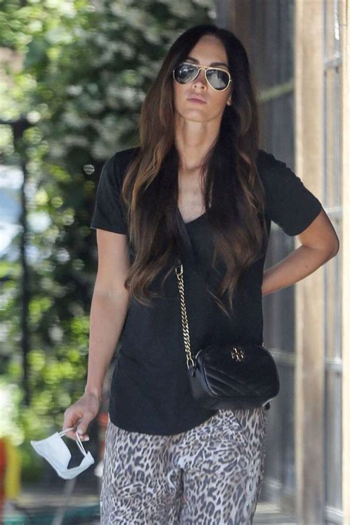 Megan Fox Steps Out & Grabs Coffee In 1st Pics Since Heartbreaking Brian Austin Green Split