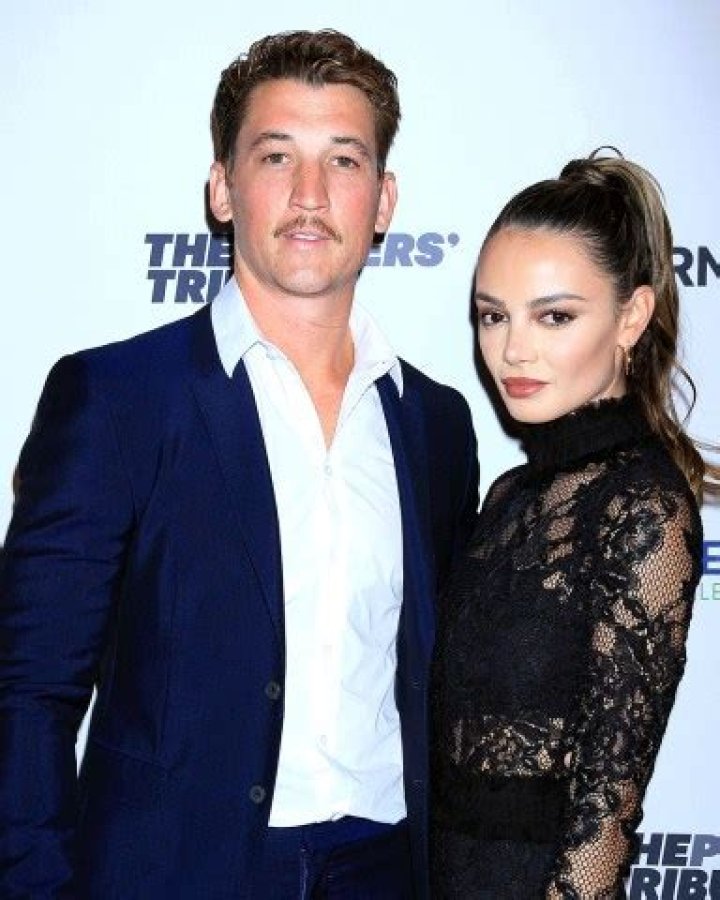 Miles Teller & Bikini-Clad Wife Enjoy Mexico Getaway: Photos – Hollywood Life