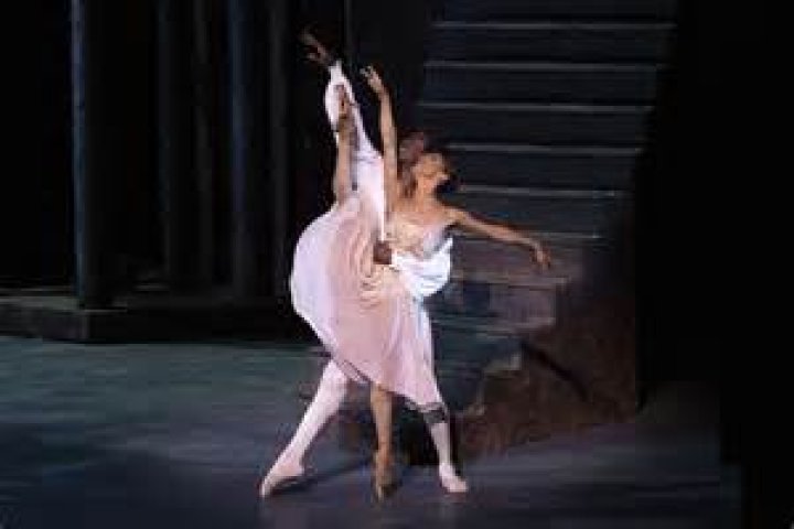 Misty Copeland Reveals She’s ‘Getting Creative At Home’ To Stay In Ballet Shape In Quarantine