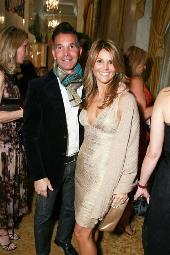 Mossimo Giannulli & Lori Loughlin Wear Swimsuits In Cabo After Prison – Hollywood Life