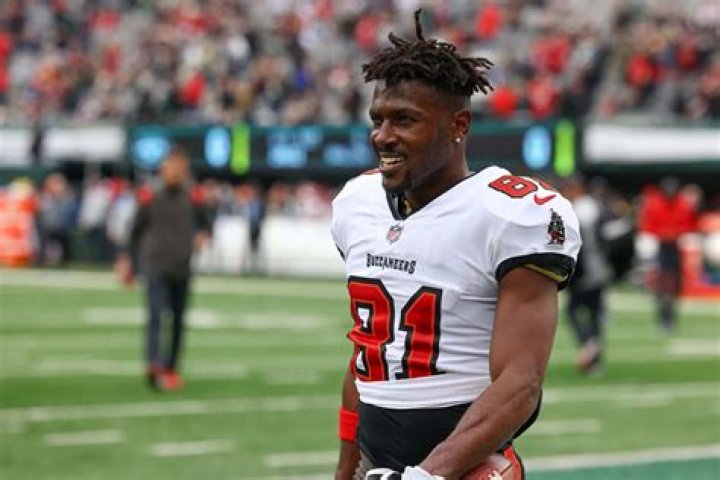 NFL Star Antonio Brown Takes Off Shirt & Leaves Field Mid-Game: Coach Says He’s ‘No Longer A Buc’