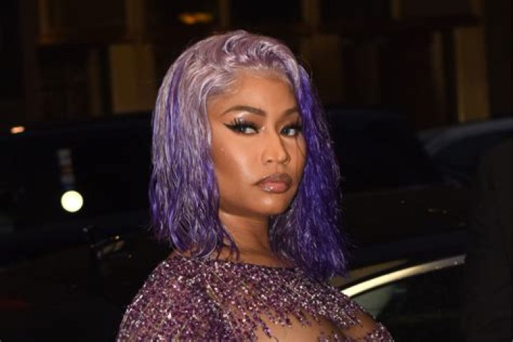 Nicki Minaj’s Pink Streak Hair Makeover: Photo – Hollywood Life
