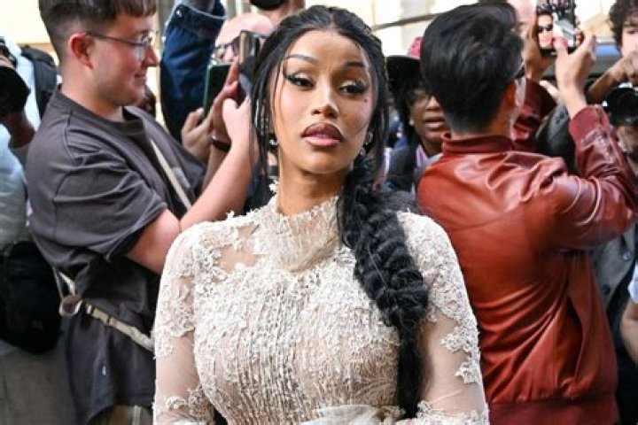 Offset In Club Fight Over Cardi B After She Gets Champagne Sprayed – Hollywood Life