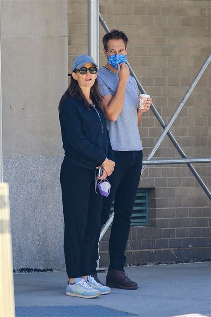 PDA Pics – Hollywood Life