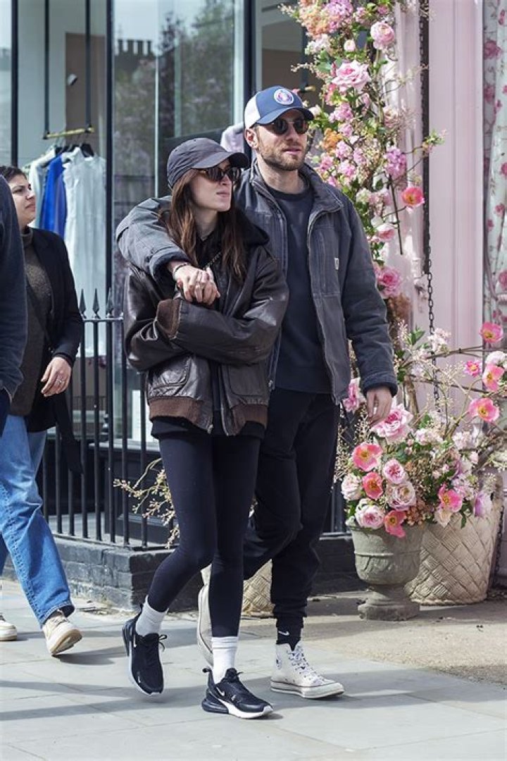 Phoebe Dynevor Holds Hands With Cameron Fuller In London – Hollywood Life