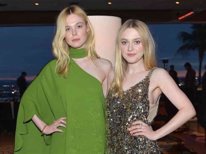 Photos Of The Sisters Wearing The Trend – Hollywood Life