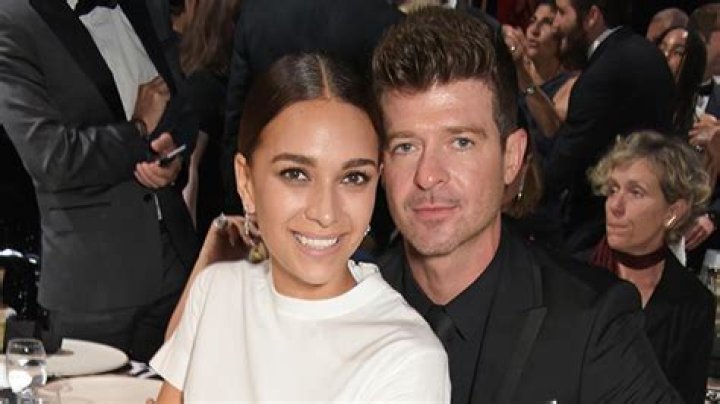 [PIC] Robin Thicke Kissing Woman In Paris — Singer Gets Super Close – Hollywood Life