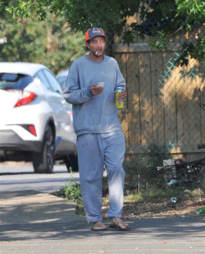 [PICS] Delonte West Homeless? Former NBA Star Barefoot & Wandering Houston – Hollywood Life