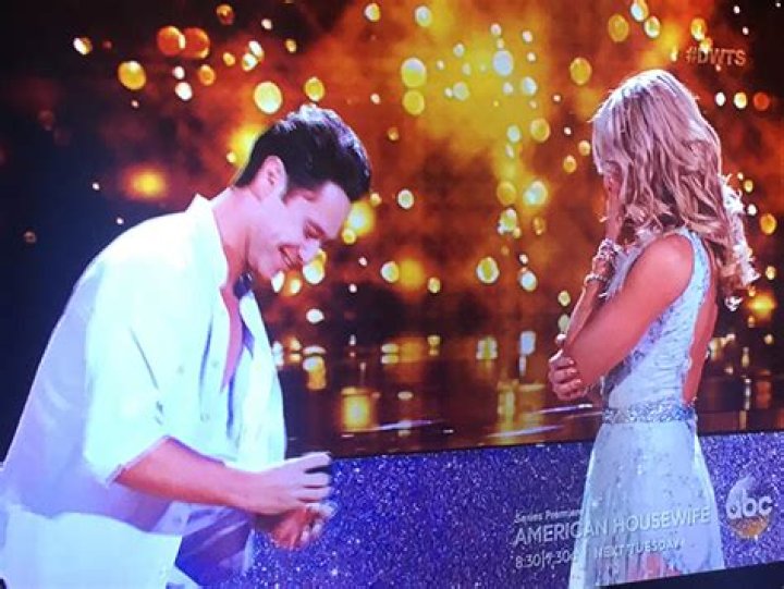 [PICS] Sasha Farber & Emma Slater Proposal On DWTS — See Romantic Photos – Hollywood Life