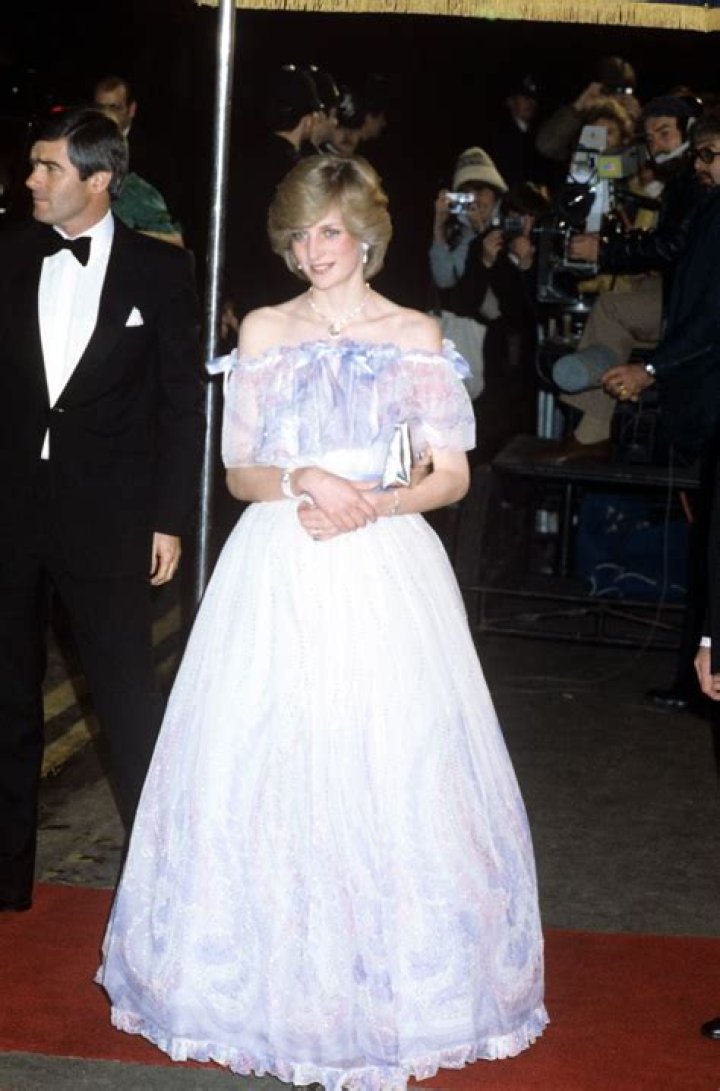 Princess Diana’s Prettiest Dresses Of All Time — Pics Of 30 Gorgeous Gowns