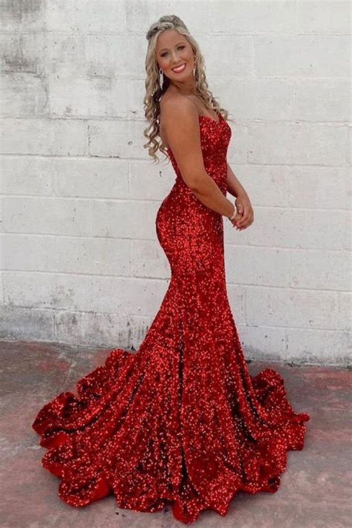 Red Sparkly Dress – Hollywood Life