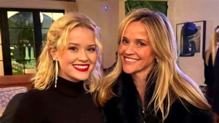 Reese Witherspoon Doesn’t Think She Resembles Lookalike Daughter Ava – Hollywood Life