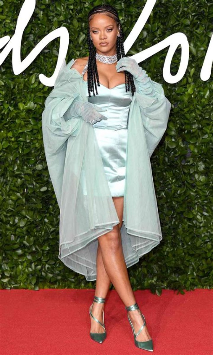 Rihanna’s Hottest Outfits Ever – Pics Of All Of Her Sexy Looks – Hollywood Life