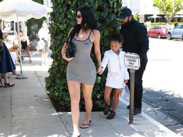 Rob Kardashian Shows Off Weight Loss In Stormi Webster’s Birthday Pic – Hollywood Life