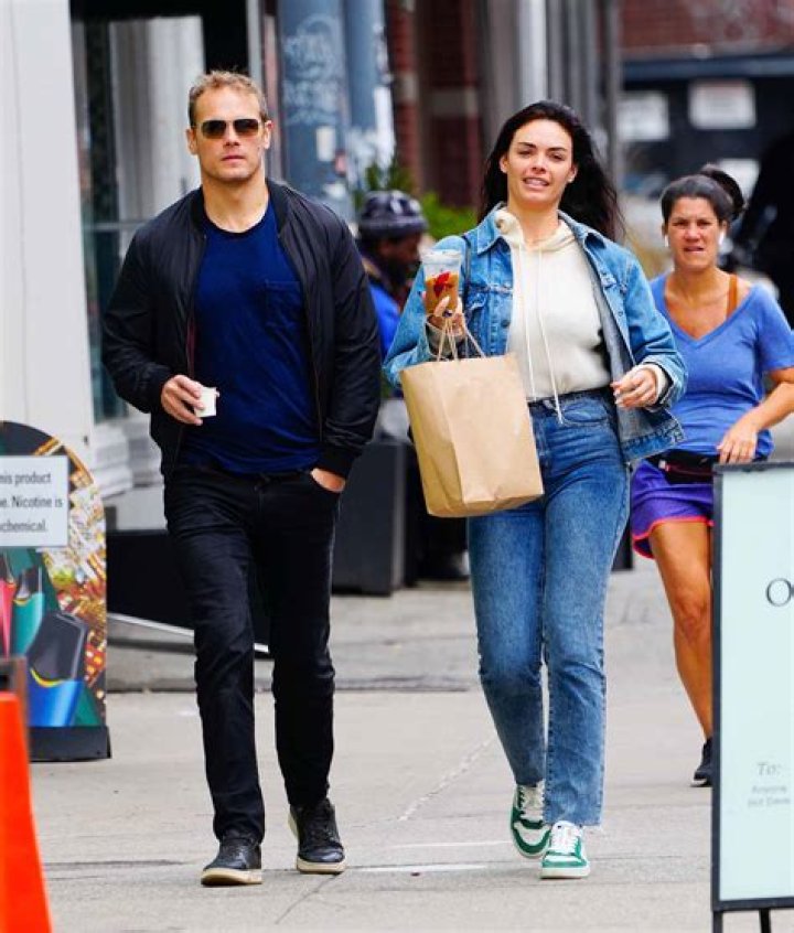 Sam Heughan Seen Kissing Mystery Woman In NYC: Photos – Hollywood Life