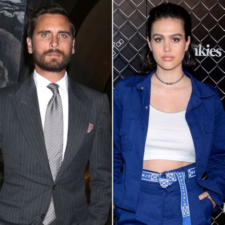 Scott Disick, 37, & Amelia Hamlin, 19, Reunite For New Year’s Vacation With Friends In Mexico — Pic