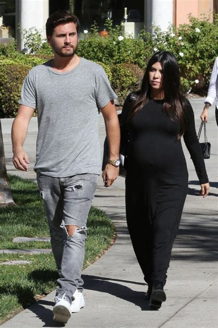 Scott Disick Slept With Kourtney Kardashian’s Sisters? His Shocking Confession – Hollywood Life