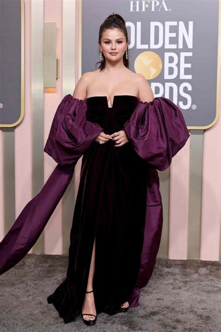 Selena Gomez Seemingly Responds To Body Shamers After Golden Globes – Hollywood Life