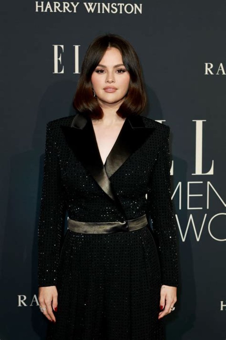 Selena Gomez Wears Velvet Duster & Black Top To Dinner: Photos – Hollywood Life