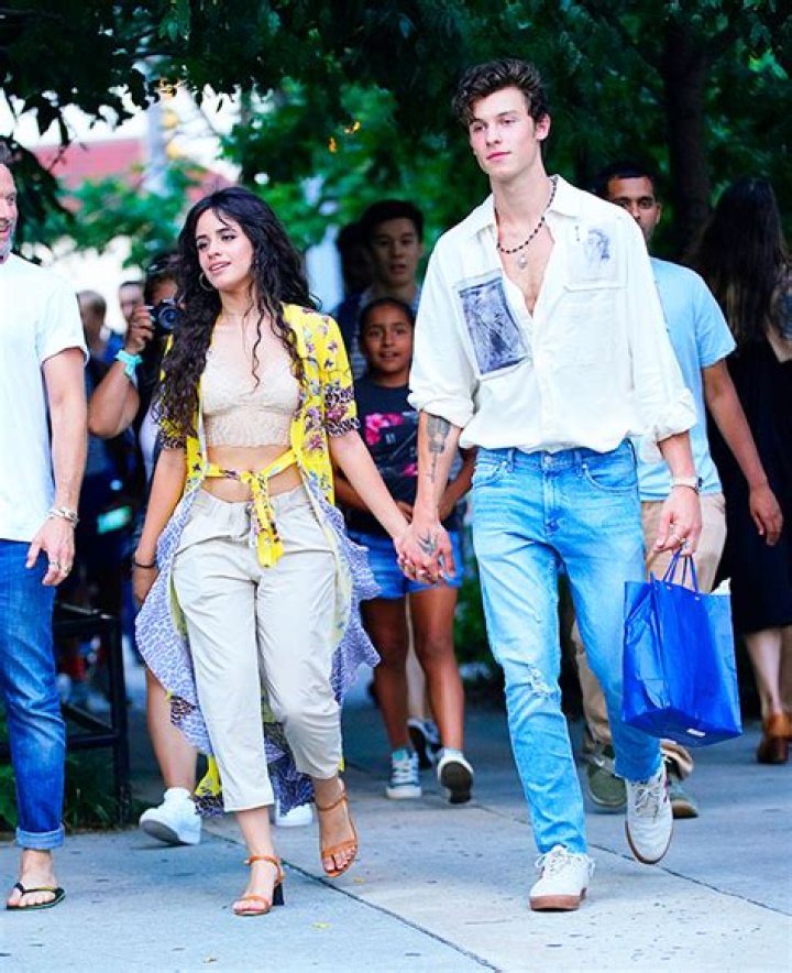 Shawn Mendes & Camila Cabello Seen Dancing In BTS Clips Fom ‘Senorita’ – Hollywood Life