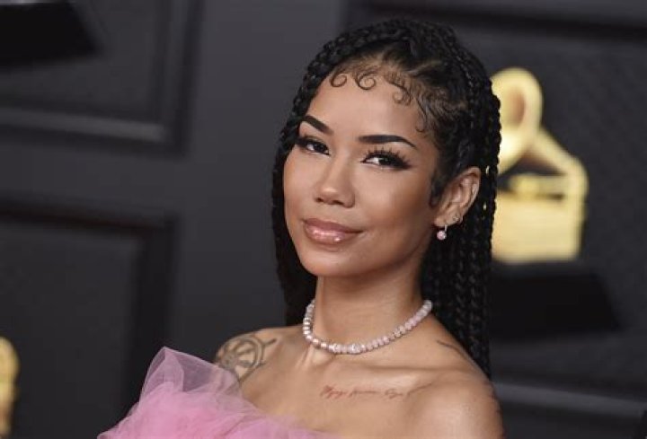 She Reveals How To Say ‘Pilar Jhena’ – Hollywood Life