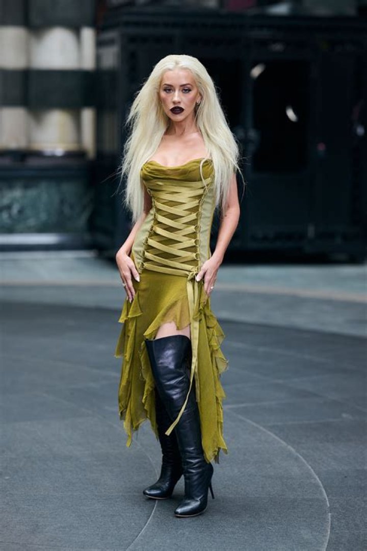 She’s ‘Dirrty’ Xtina – Hollywood Life