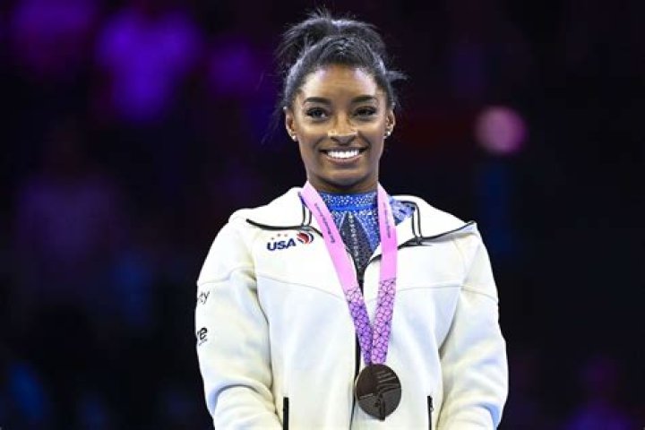 Simone Biles Shows Off Houston Home & Luxury Pool In New Photo – Hollywood Life