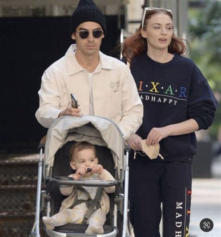 Sophie Turner Rocks Oversized Hoodie While With Joe Jonas Amidst Pregnancy Reports