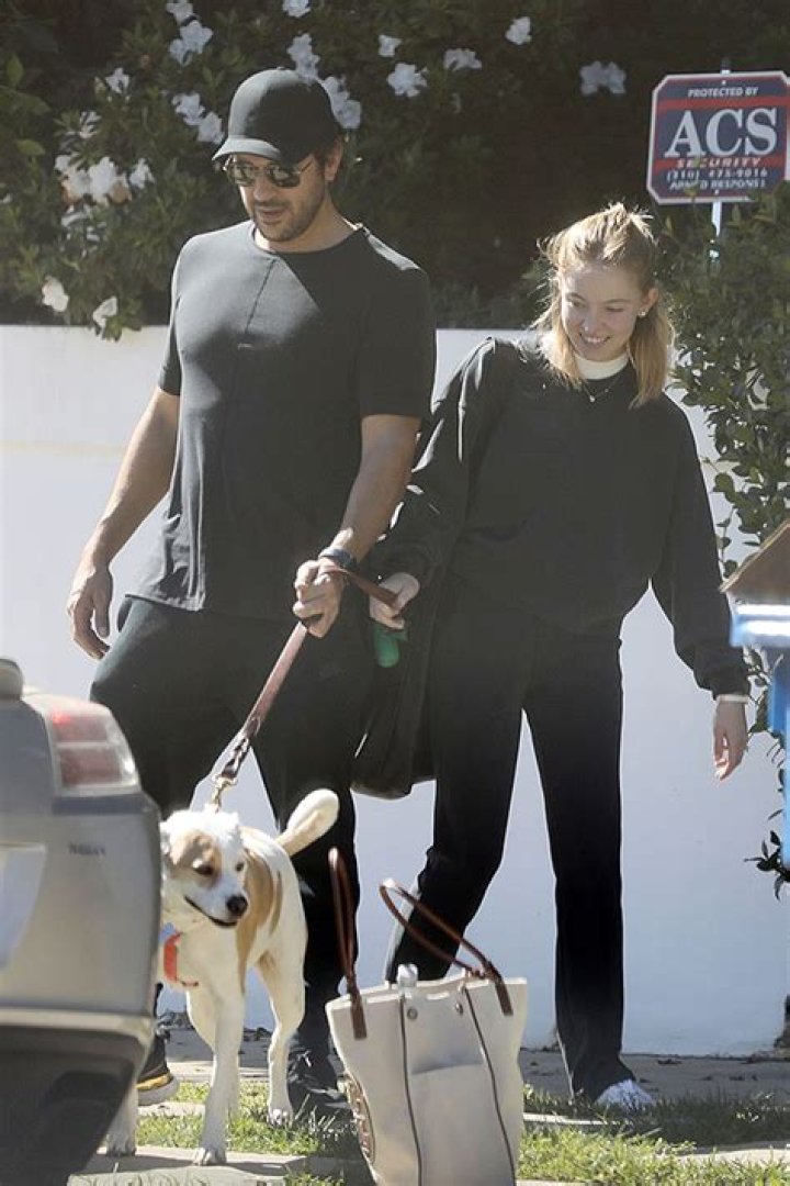 Sydney Sweeney & Jonathan Davino Step Out On Date As She Continues To Not Wear Engagement Ring
