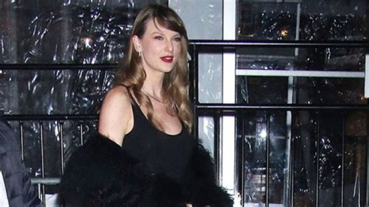 Taylor Swift Receives Many Flowers at NYC Apartment on 34th Birthday – Hollywood Life