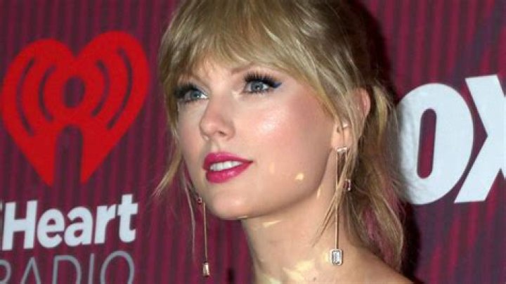 Taylor Swift Tells Car Accident Story To Sophie Turner – Watch Video – Hollywood Life