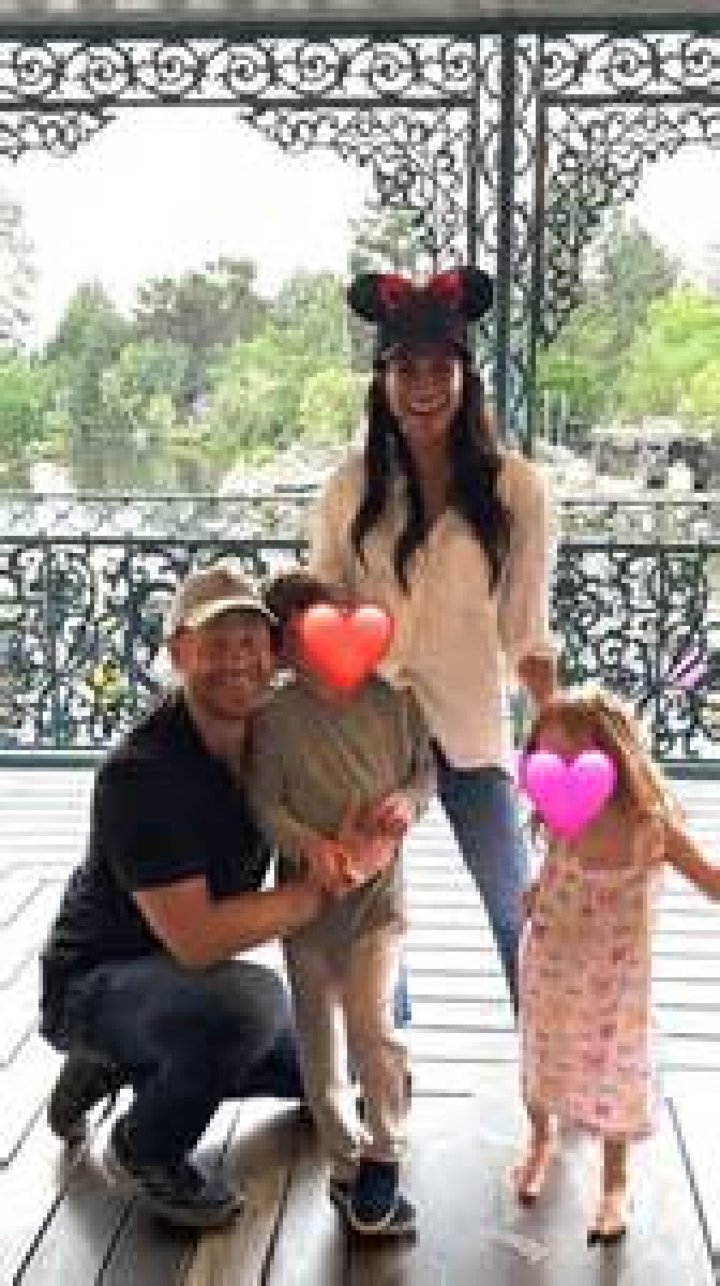 Vanessa Bryant & Kobe’s Sister Hit Disneyland With Kids – Hollywood Life