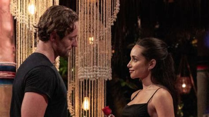 Victoria Chooses Johnny Over Alex – Hollywood Life