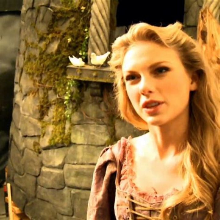 [VIDEO] Taylor Swift As Rapunzel — See Her Crazy-Long Hair In New Disney Ad – Hollywood Life
